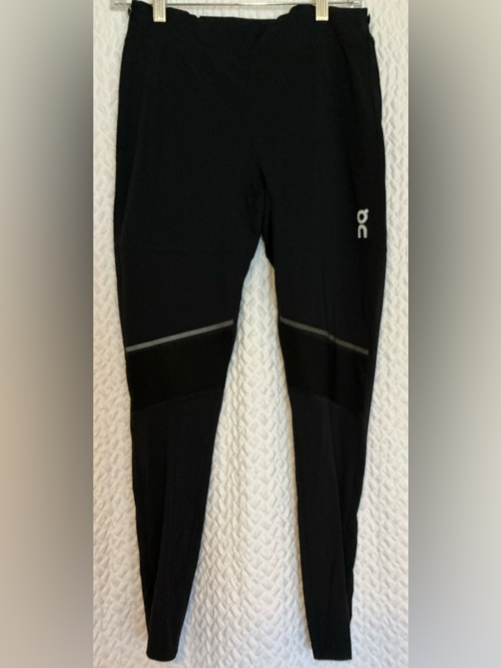 On Running Black Men's Performance Joggers with Reflective Logo - Picture 3 of 4